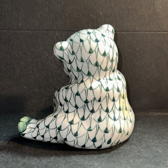 Andrea by Sadek Fishnet Hand Painted Porcelain Green and White Bear Figurines - Picture 3 of 6